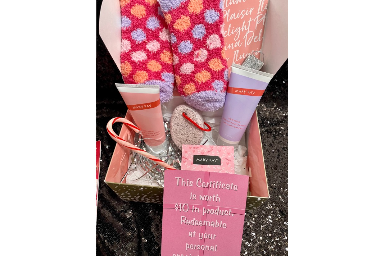 Mary Kay Foot Mask & Scrub set 36 value 2022 Chapin Chamber Silent