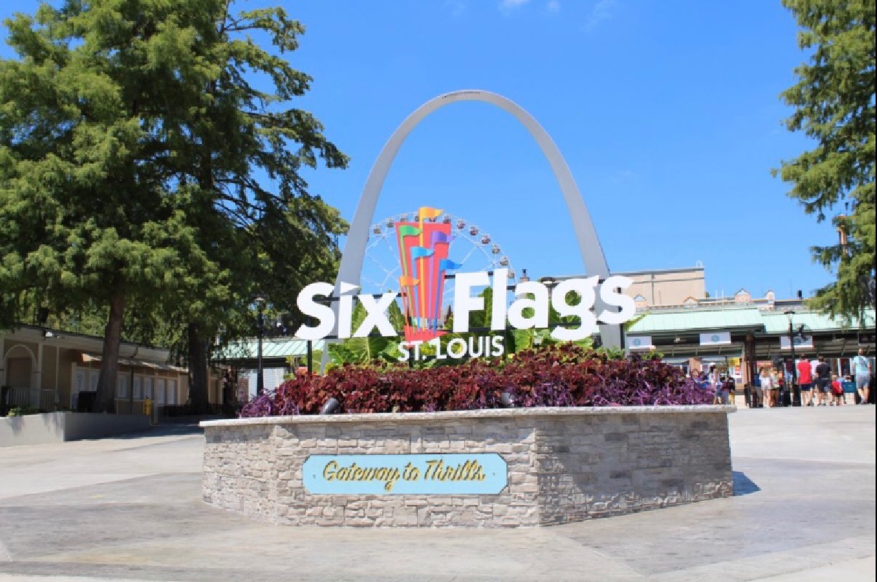 Six Flags 2 Day Passes for 2023 2022 Merry and Bright Gala St. Paul Lutheran High School